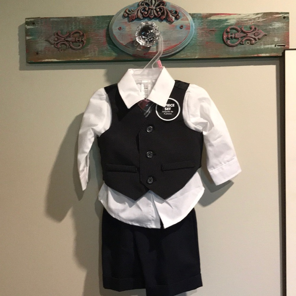 New with Tags 4 Piece Set George Vest Necktie